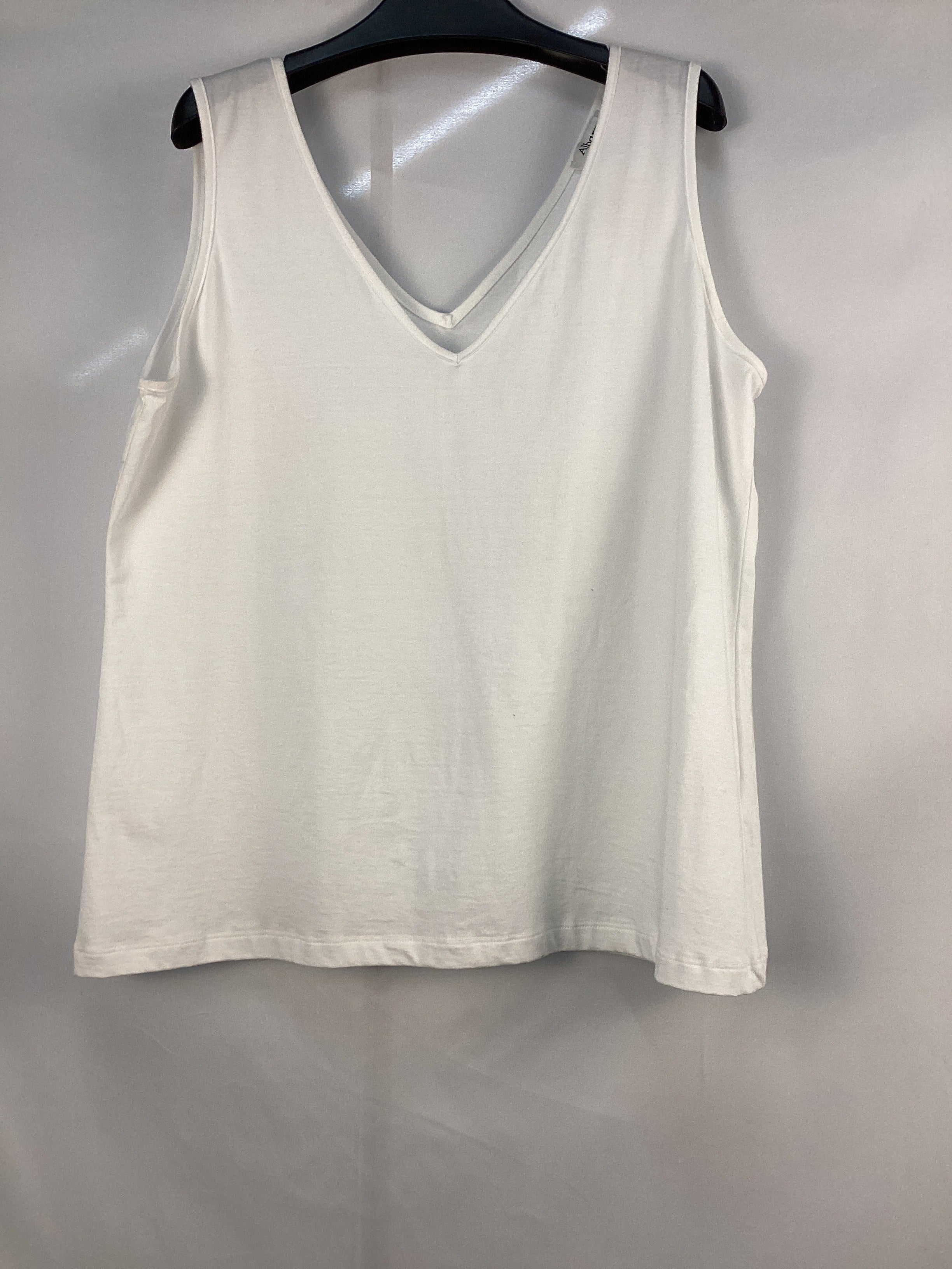 Re-Loved White V Neck Vest - Size 18
