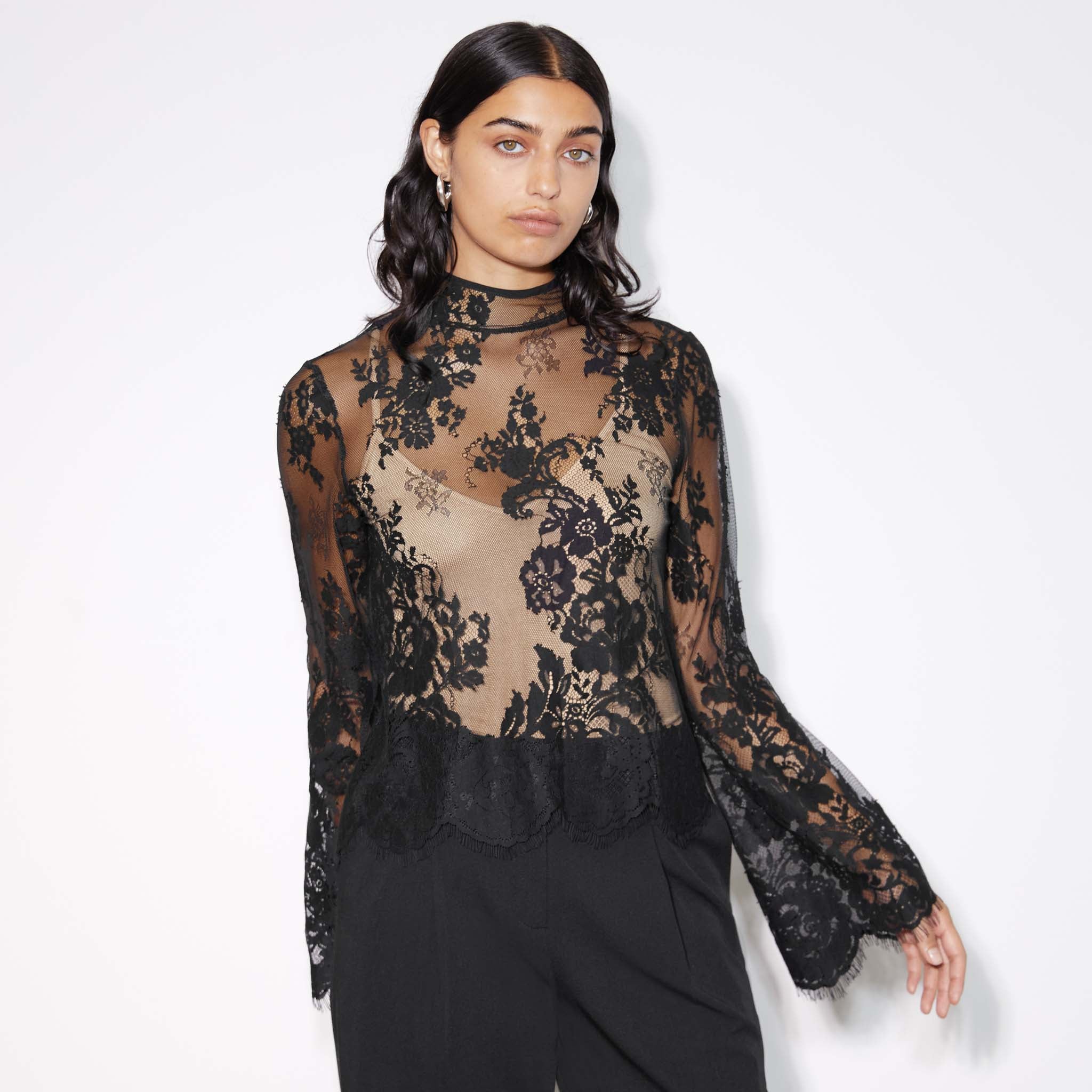 Re-Loved Lace Scallop Top - Size 16