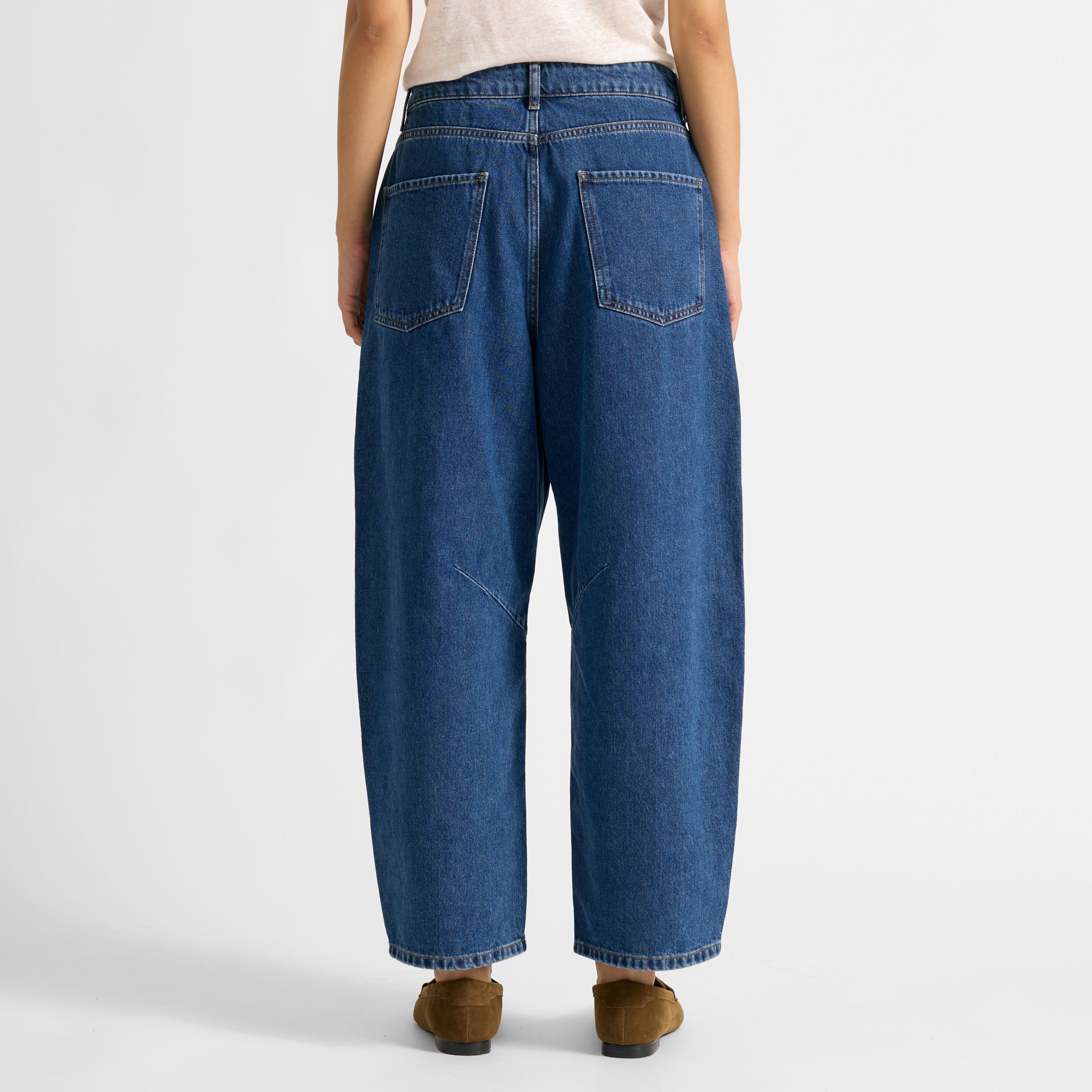 Relaxed Mid-Rise Barrel Jeans