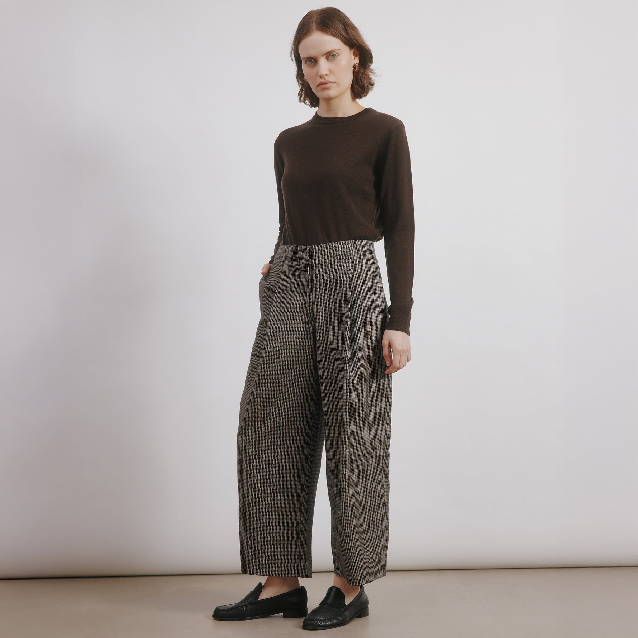 【チャコール（06）】DEAN HOUNDSTOOTH TROUSER Houndstooth Trouser | Sustainable Womenswear | Albaray