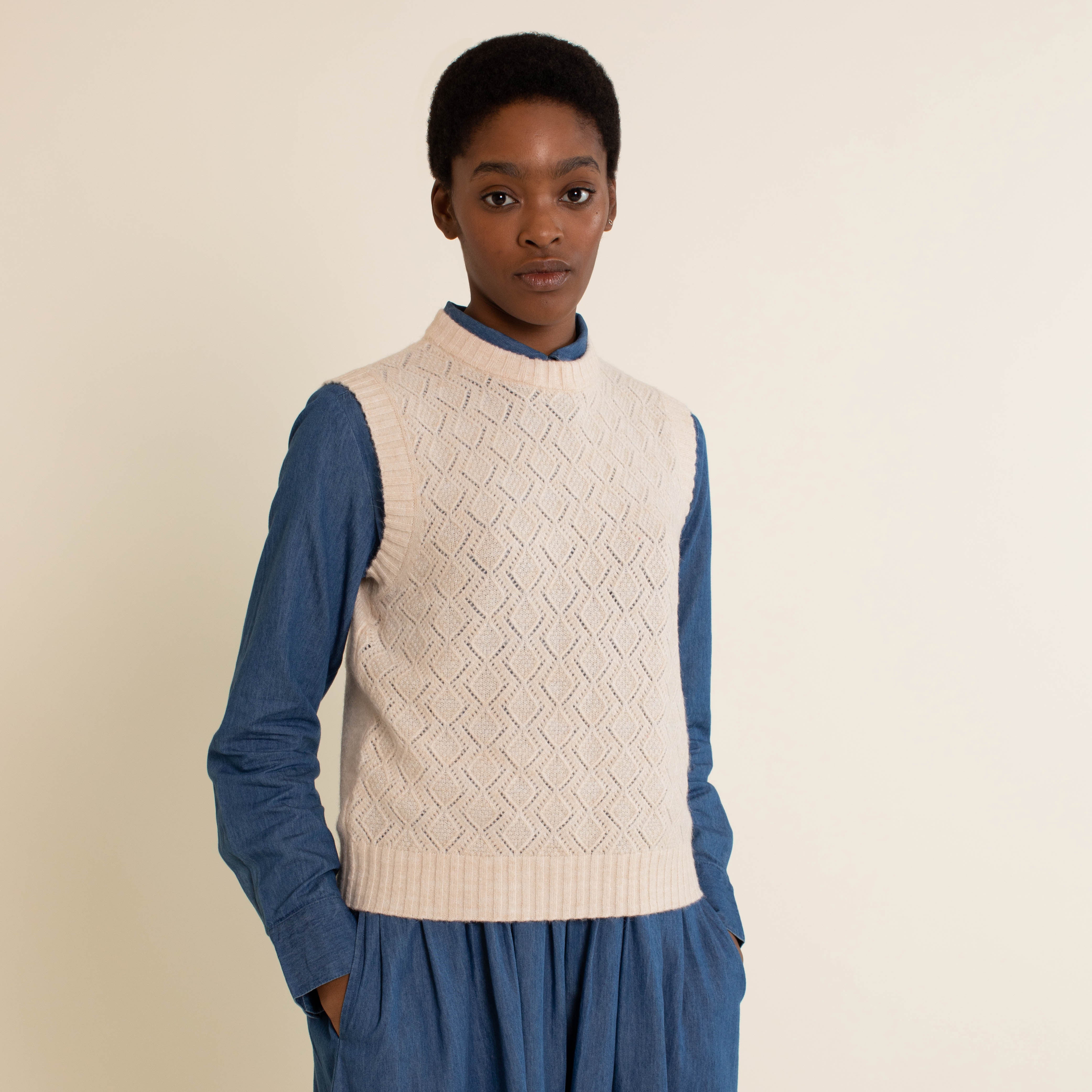 Re-Loved Cream Sleeveless Tank Knit Size 10