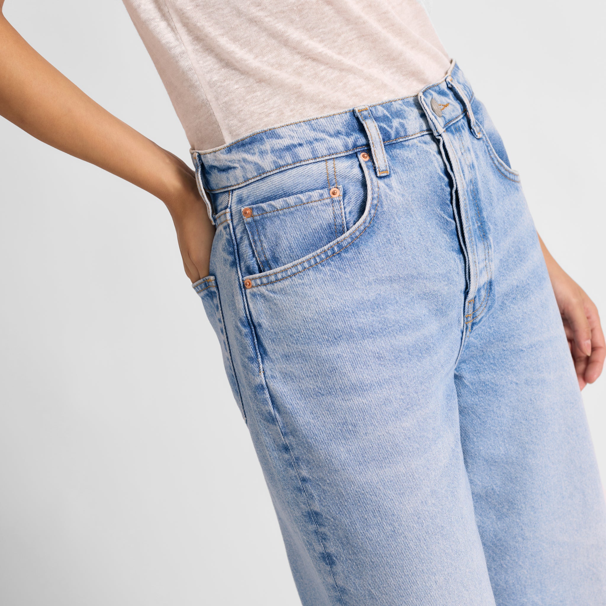 Light Wash Cropped Wide Leg Jeans