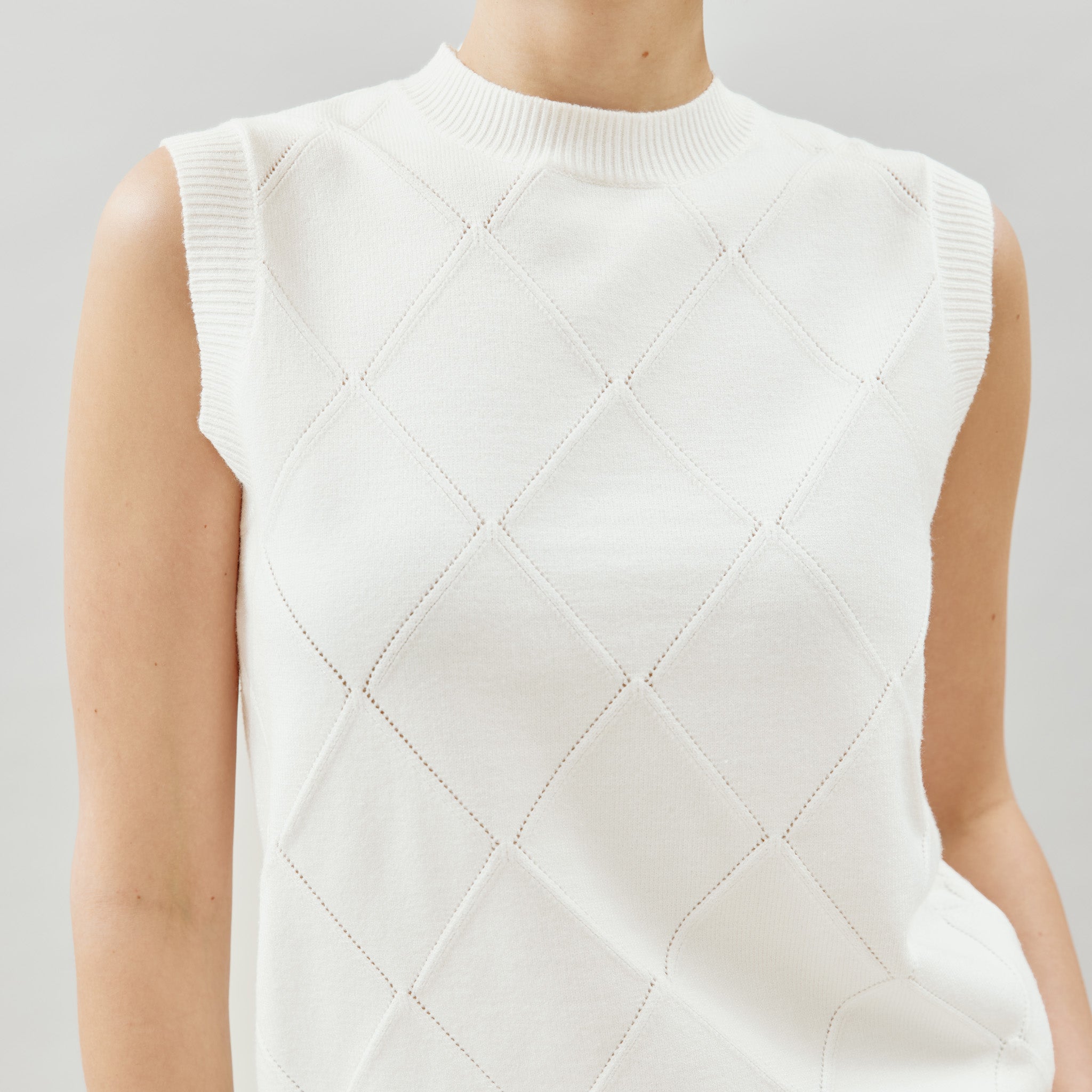 Re-Loved White Diamond Pointelle Tank - Size 10