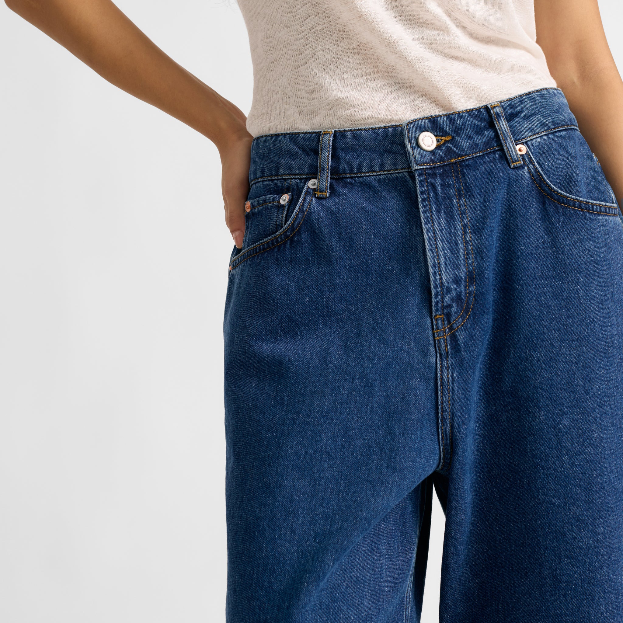 Relaxed Mid-Rise Barrel Jeans