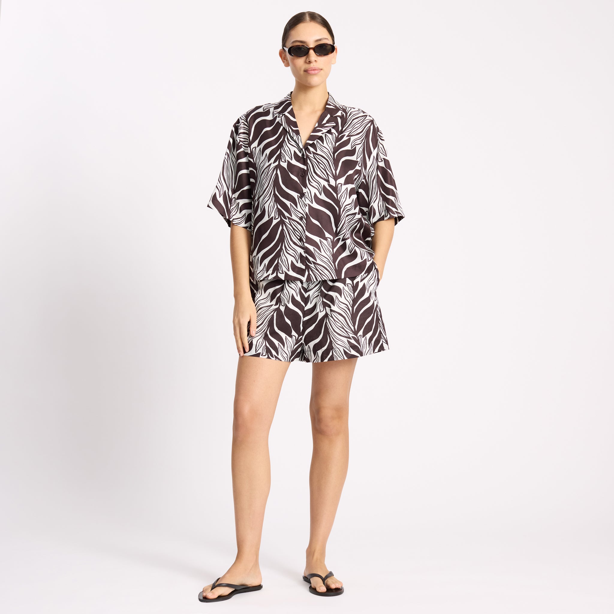 Mono Palm Short