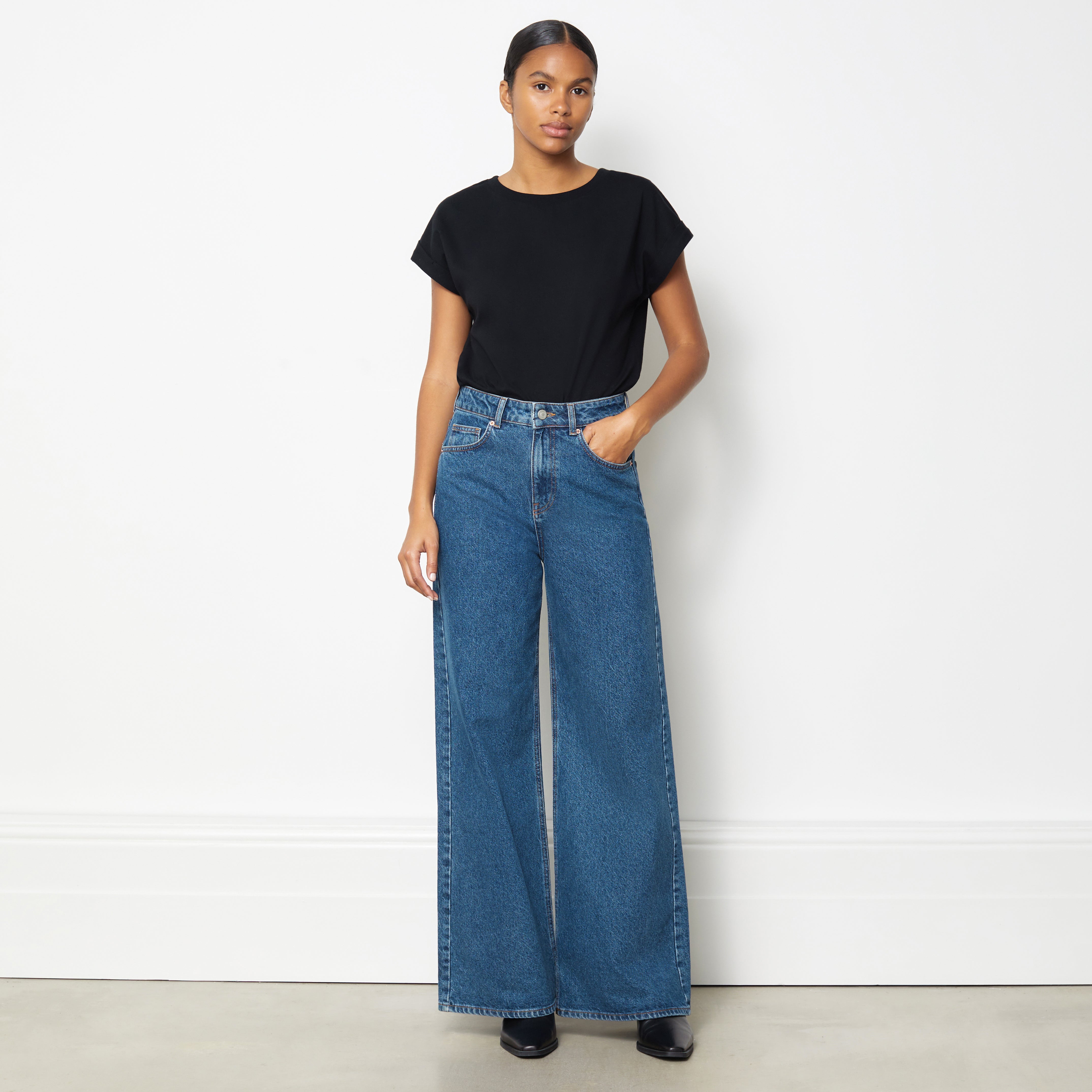 How to Wear Wide-Leg Jeans: A Fashion Editor's Guide | Who What Wear UK